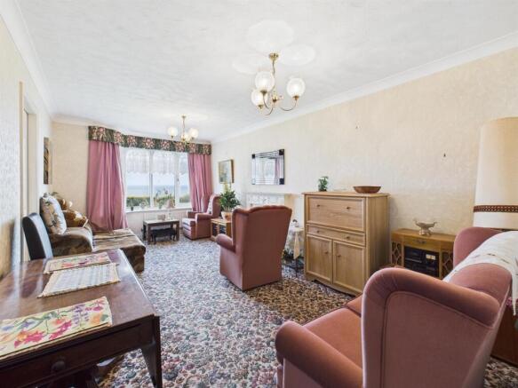 2 bed Flat for sale Image 4