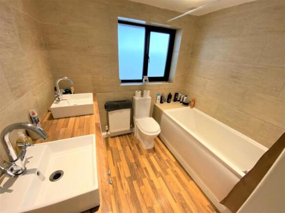En-Suite Bathroom
