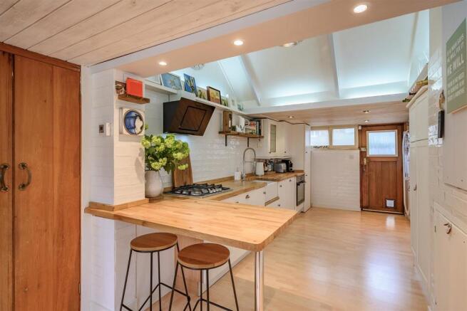 8481616-interior23.jpg