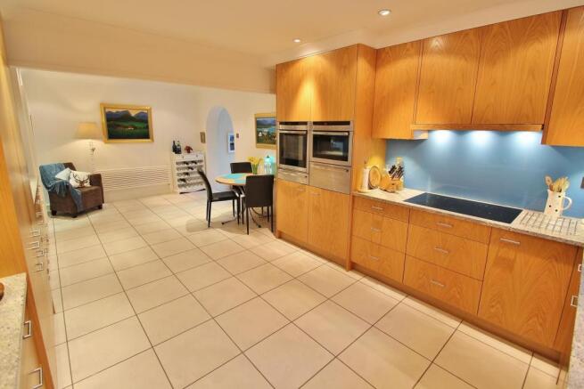 Kitchen 4.JPG