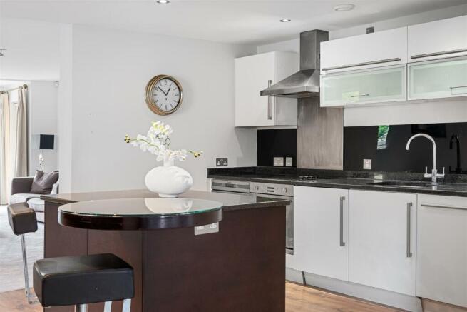 3 bed Apartment for sale Image 6