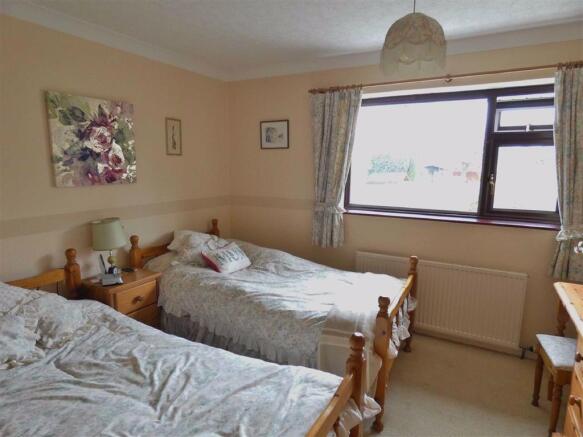 BEDROOM 2