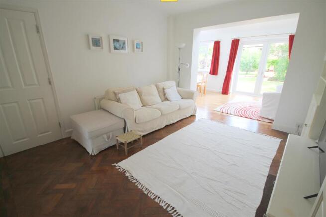 SITTING ROOM 2.JPG