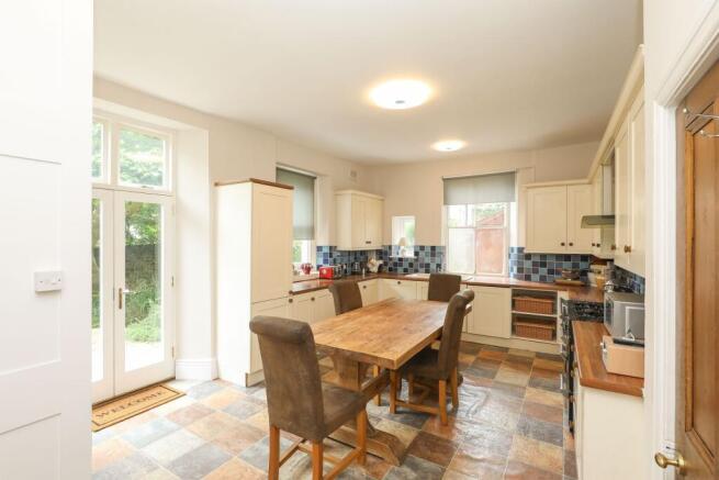 4 bed Detached for sale Image 4