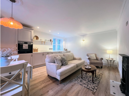 Lounge/Kitchen (1)