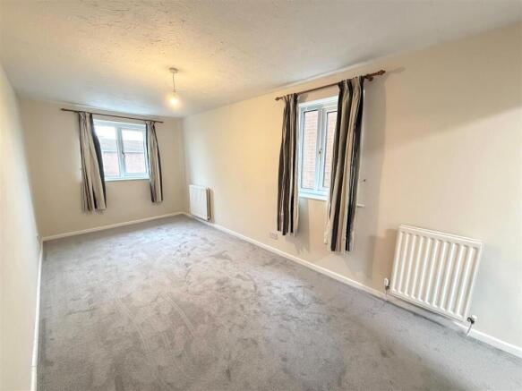 4 bed Detached to rent Image 11