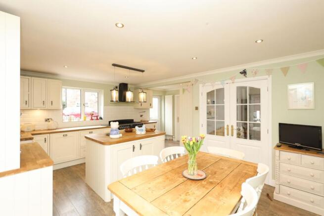 4 bed Detached for sale Image 7