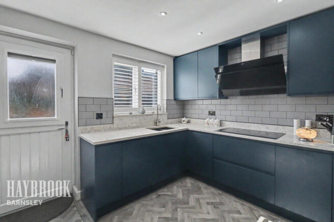 4 bed Detached for sale Image 10