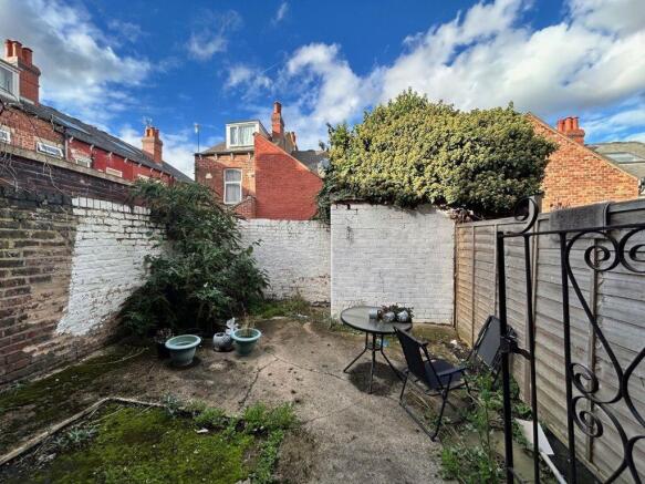 3 bed House Share to rent Image 8