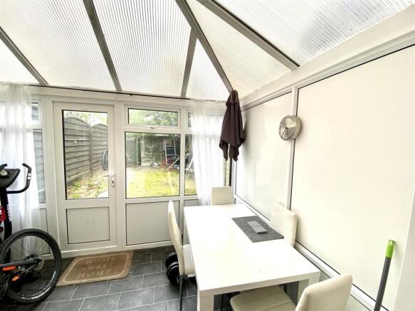 CONSERVATORY/DINING ROOM
