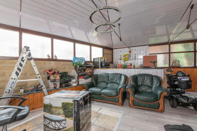 6 bed Detached for sale Image 10