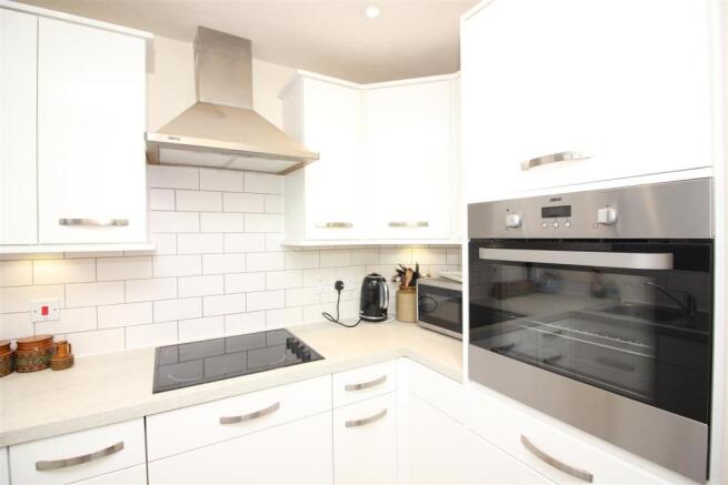 Kitchen 2.JPG