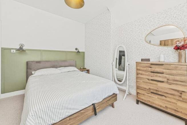 5 bed Semi-Detached for sale Image 11