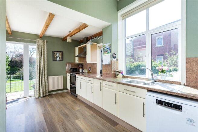 6 bed Semi-Detached for sale Image 5