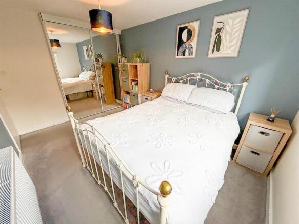 2 bed Apartment for sale Image 11