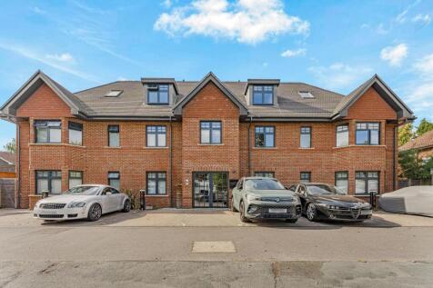 Hampton Court Way, Weston Court, KT7