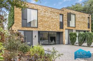 2a, Avenue Road, London N14 4EJ