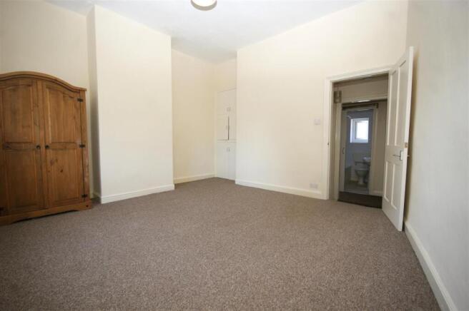 2 bed Terraced to rent Image 6