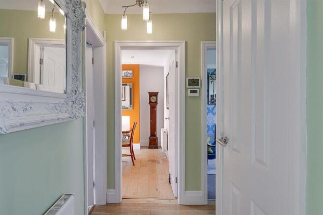 4 bed Semi-Detached for sale Image 9