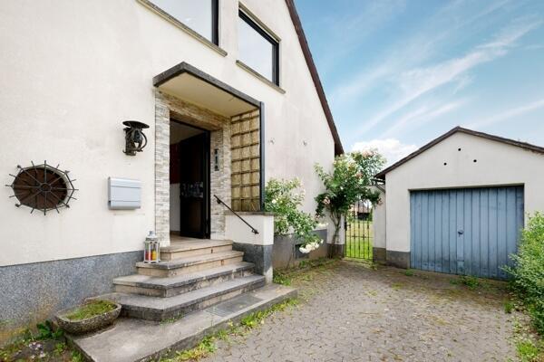 überdachter Eingang - Garage