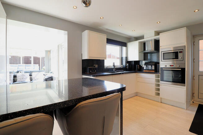 3 bed Detached for sale Image 9