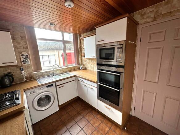 kitchen 2.jpg