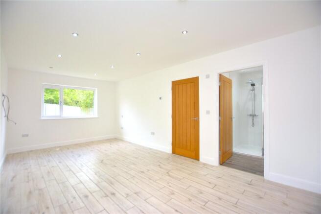 4 bed Bungalow to rent Image 5