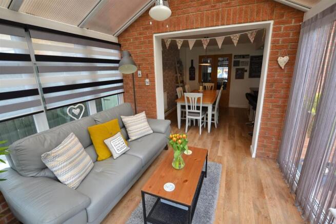 CONSERVATORY / GARDEN ROOM