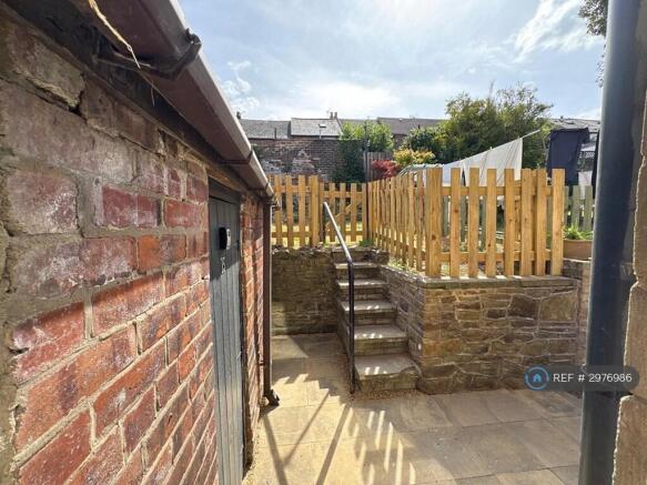 2 bed Terraced to rent Image 7