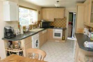 Kitchen/Dining Room: