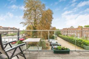Flat 6, Tangerby House, Portsmouth Road, Surbiton KT6 4FD
