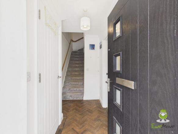 EweMove Estate Agents Basingstoke - 4 Furzelea Way