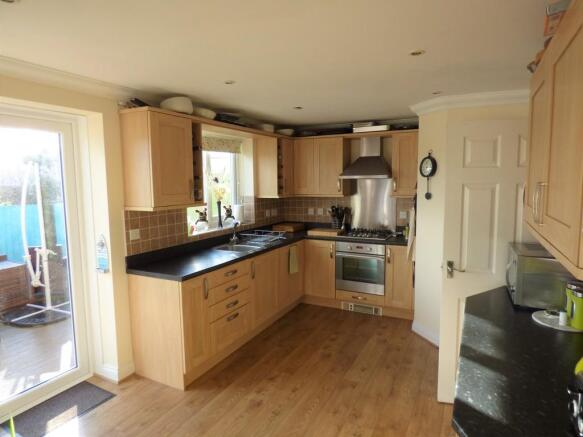 Kitchen (b)