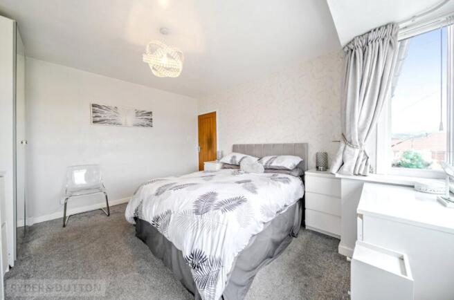 4 bed Semi-Detached Bungalow for sale Image 6