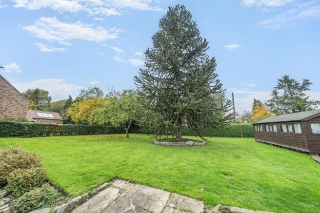 4 bed Detached for sale Image 5