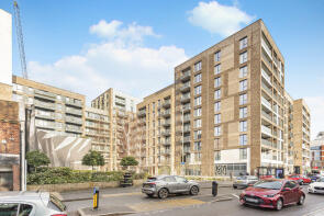 11, 122 Kempton House, High Street, Staines-upon-thames TW18 4EQ