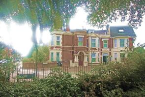 Flat 2, 1-3, The Crescent, Bournemouth BH1 4EX