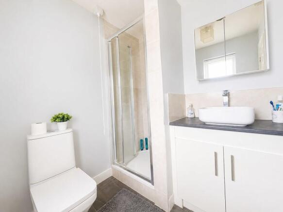 4 bed Detached for sale Image 11