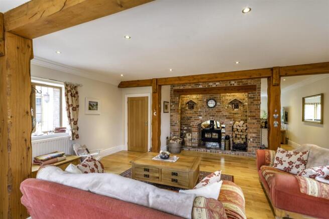 4 bed Detached for sale Image 10