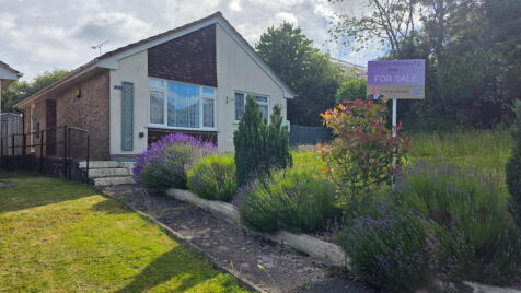 Lakeside Avenue, Lydney, GL15 5QB