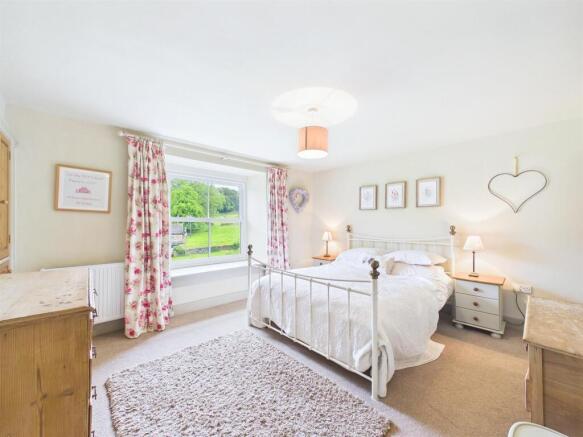 3 bed Semi-Detached for sale Image 9