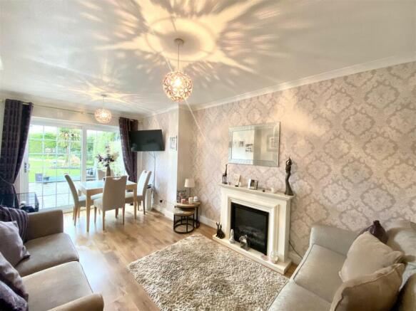 SITTING/DINING ROOM