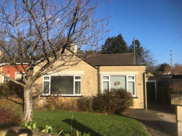 Front Photo 1 - 28 Ridings Mead.jpg