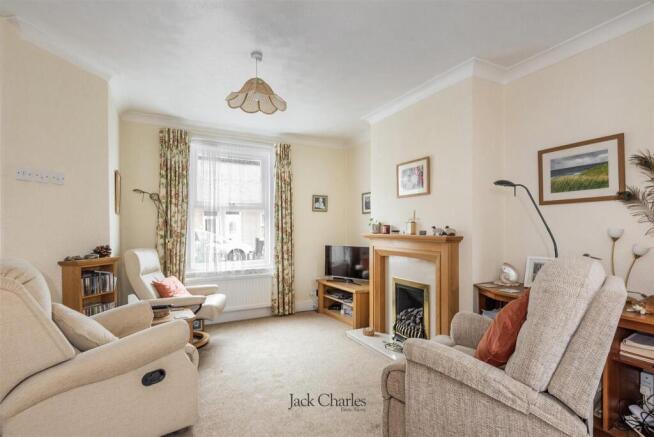 9 Dernier Rd, TN10 3EN 002.jpg