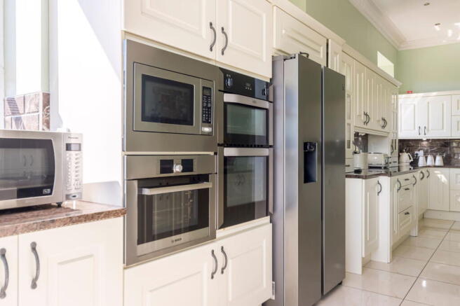 12 bed Detached for sale Image 7