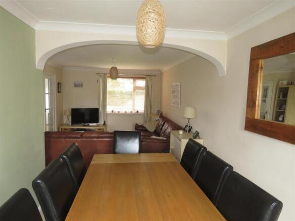 Dining Area 2.JPG