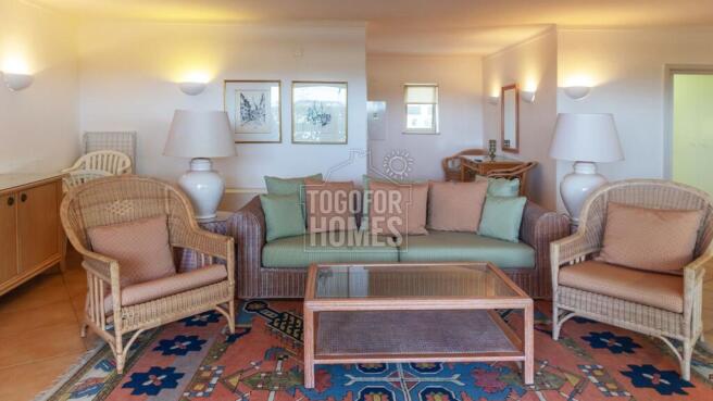 Lounge/Dining