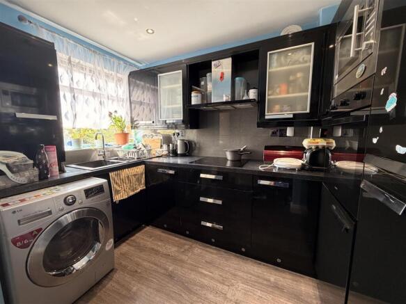 KITCHEN 1.JPG