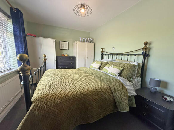 4 bed Detached Bungalow for sale Image 6