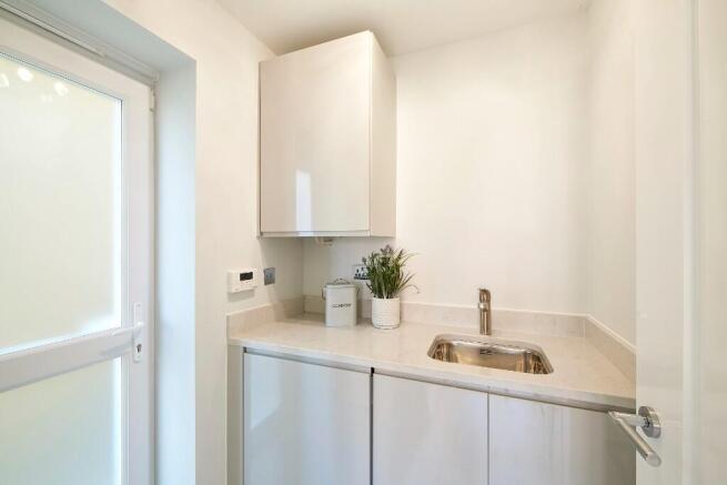 4 bed Detached for sale Image 11